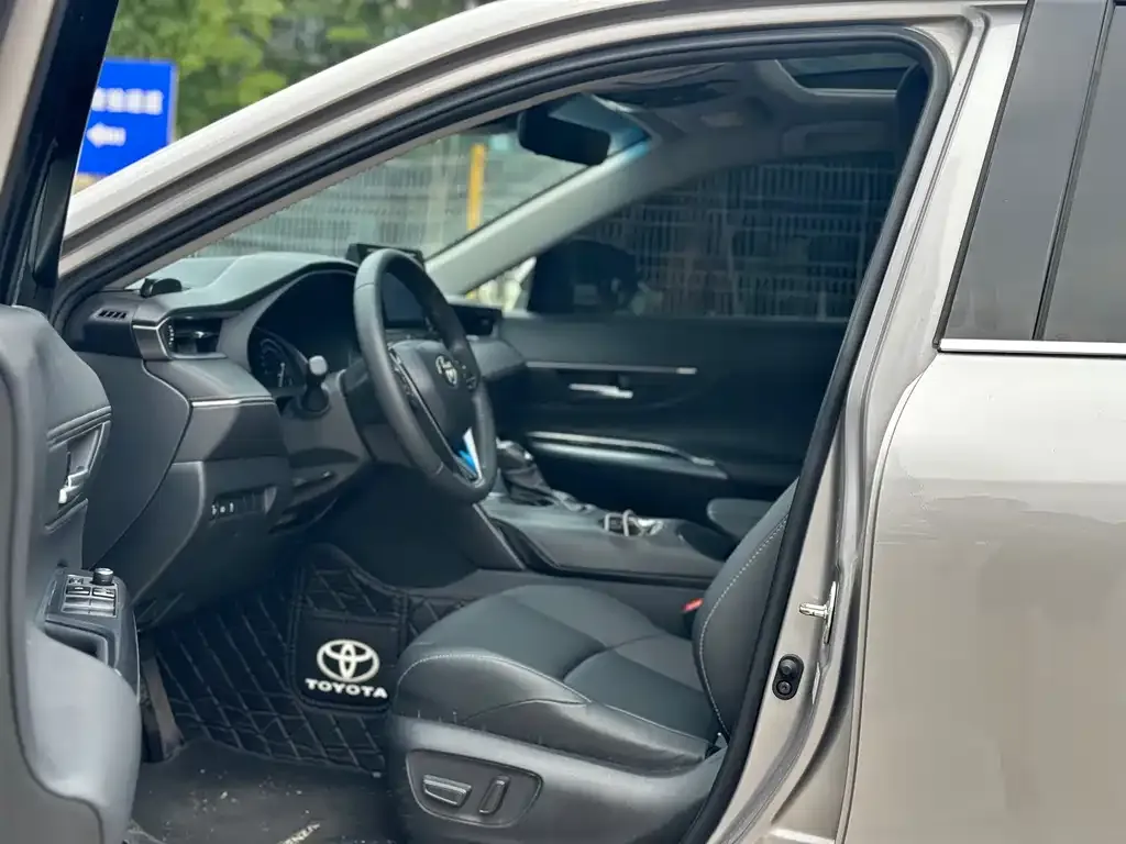 Toyota Venza 2023 из CN, фото 8