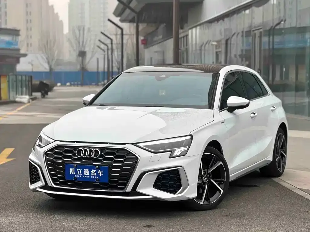 Audi A3 — фото 1