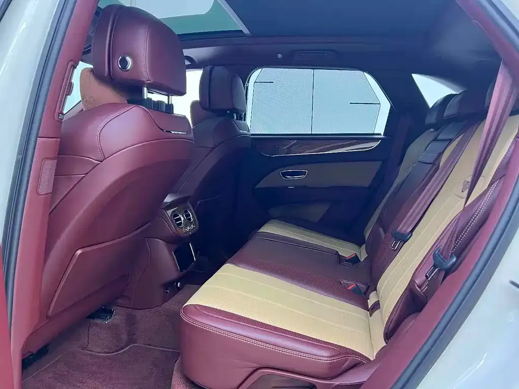 Bentley Bentayga 2021 из CN, фото 3