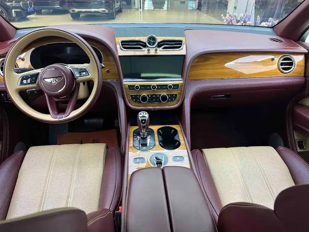 Bentley Bentayga 2021 из CN, фото 10
