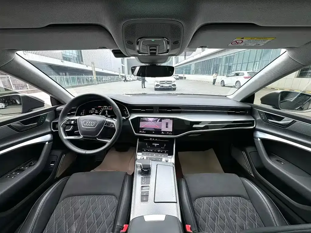 Audi A7L — фото 8