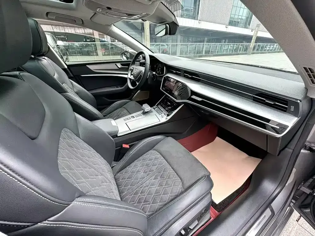 Audi A7L — фото 2