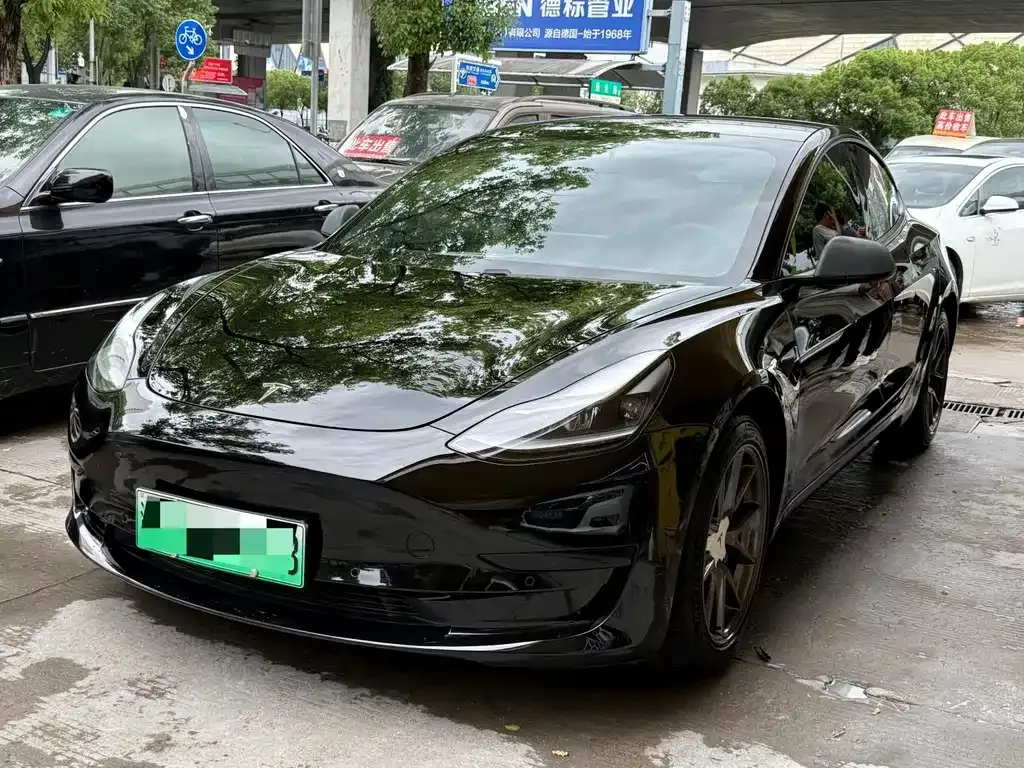 Tesla Model 3 — фото 1