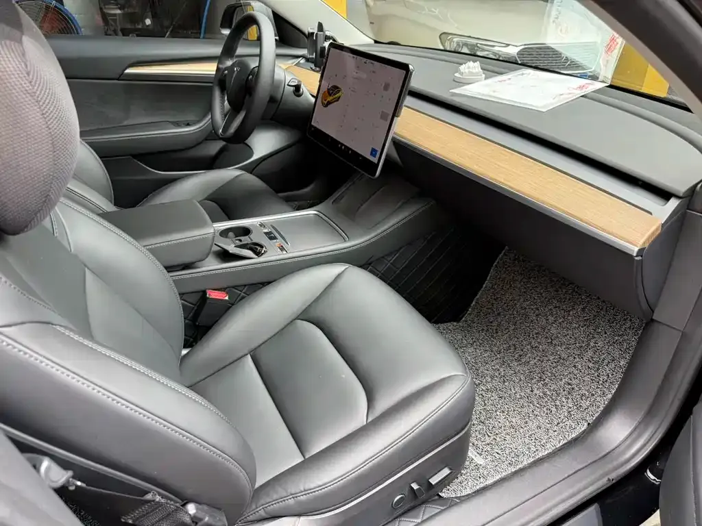 Tesla Model 3 — фото 9
