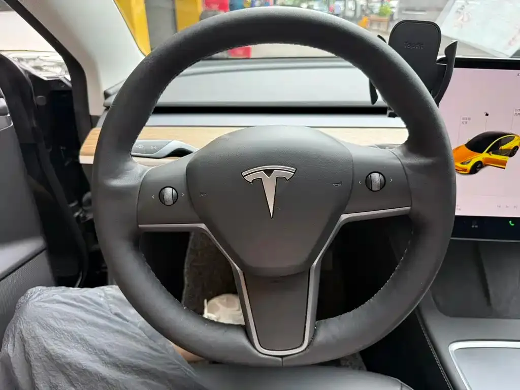 Tesla Model 3 — фото 4