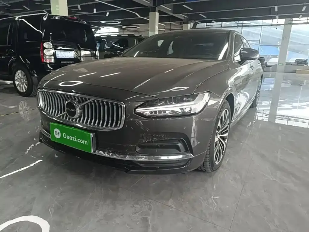 Volvo S90 — фото 1