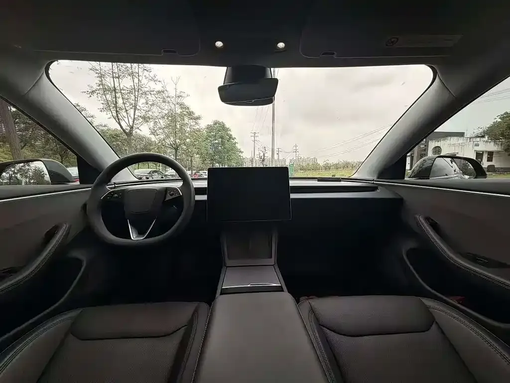 Tesla Model 3 — фото 3