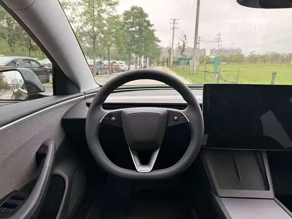 Tesla Model 3 — фото 4
