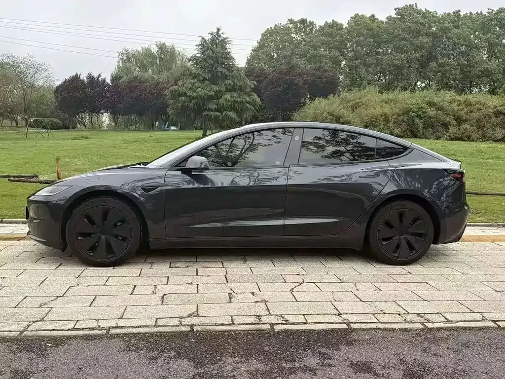 Tesla Model 3 — фото 7