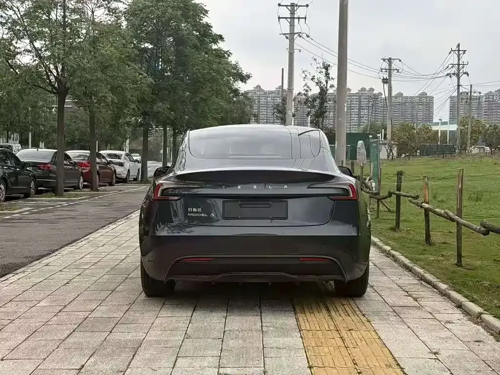 Tesla Model 3 — фото 5