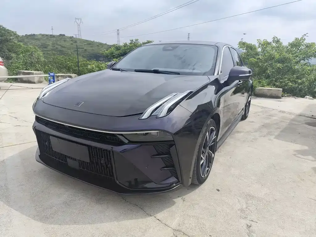 Lynk & Co 03