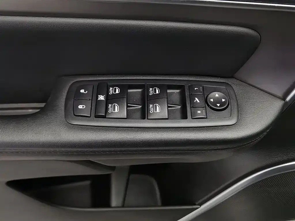 Jeep Grand Commander 2021 из CN, фото 9