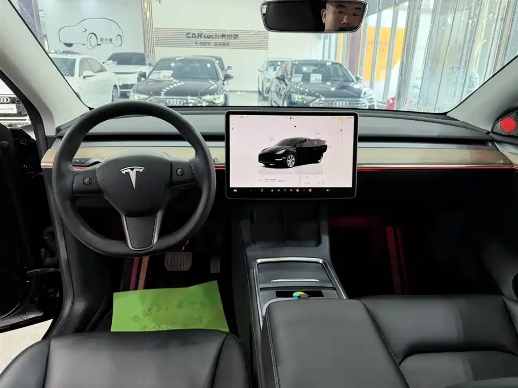 Tesla Model Y — фото 5