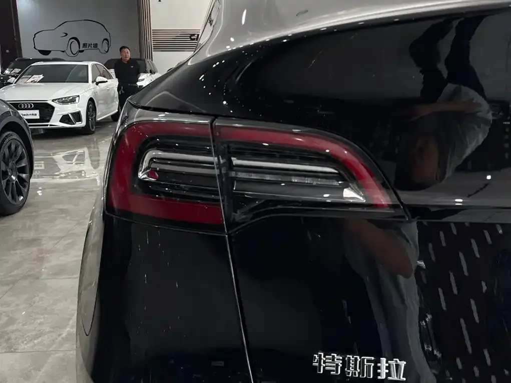 Tesla Model Y — фото 4