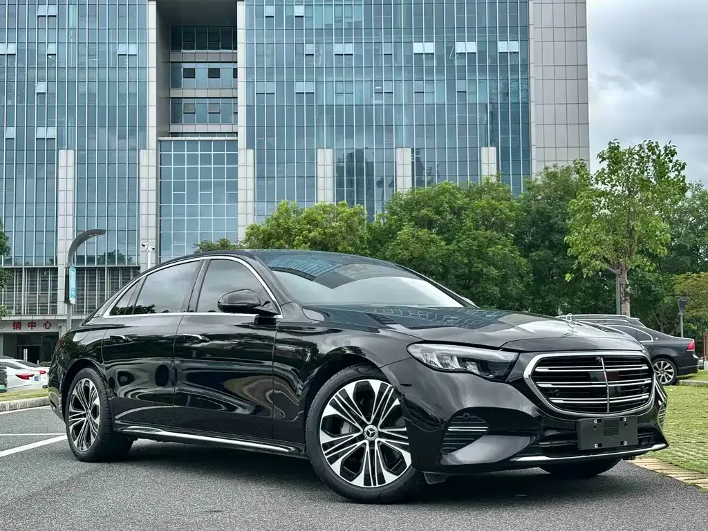 Mercedes-Benz E-Class — фото 7