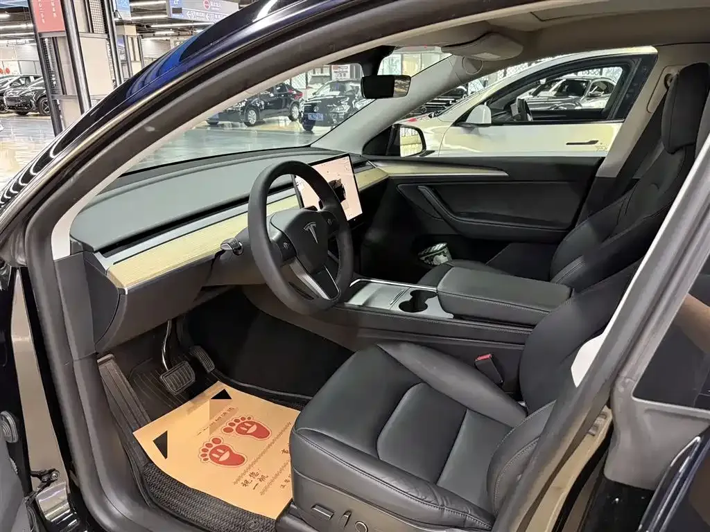 Tesla Model Y — фото 6
