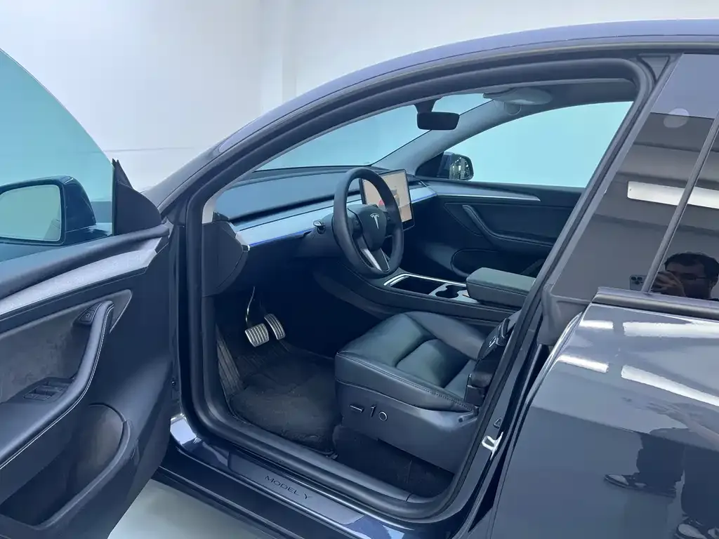 Tesla Model Y — фото 5