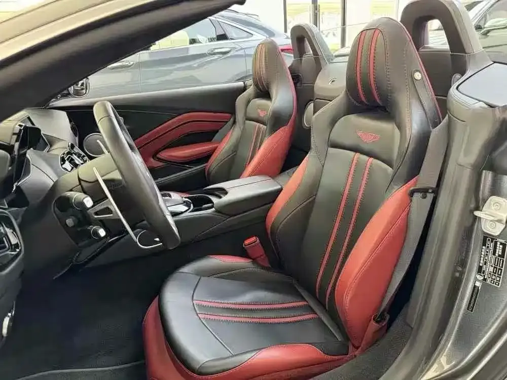 Aston Martin V8 Vantage 2021 из CN, фото 2