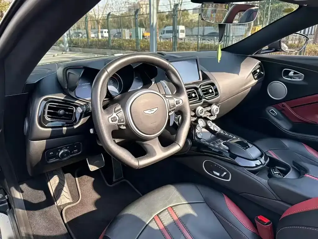 Aston Martin V8 Vantage 2021 из CN, фото 9