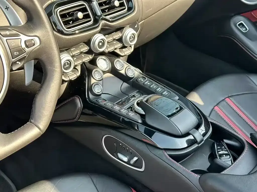 Aston Martin V8 Vantage 2021 из CN, фото 7