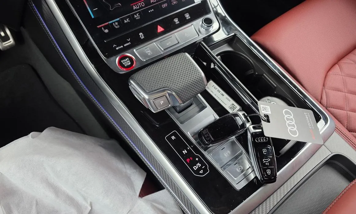 Audi SQ7 2026 из KR, фото 10
