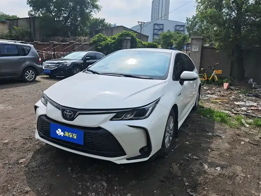 Toyota Corolla — фото 1