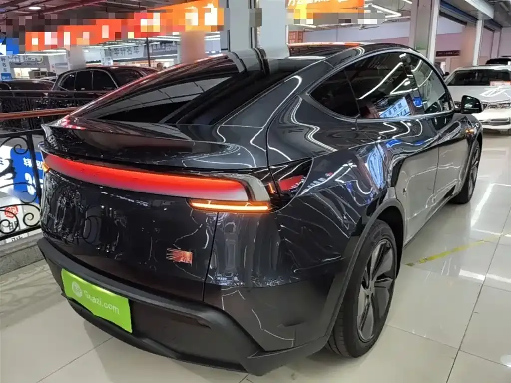 Tesla Model Y — фото 10