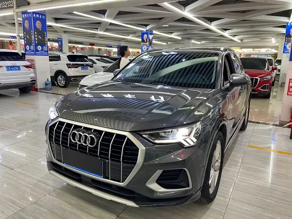 Audi Q3 — фото 1