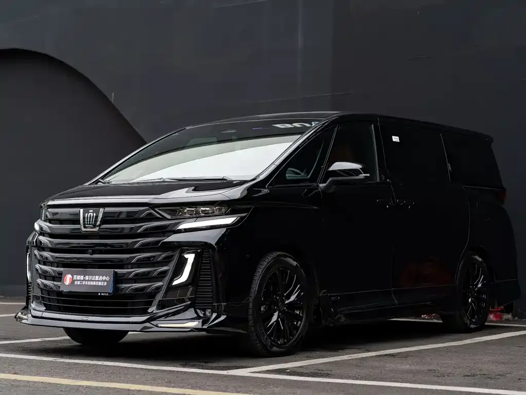 Toyota Vellfire — фото 1
