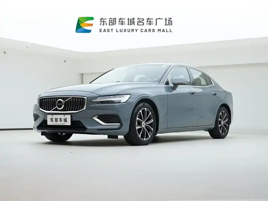 Volvo S60 — фото 1