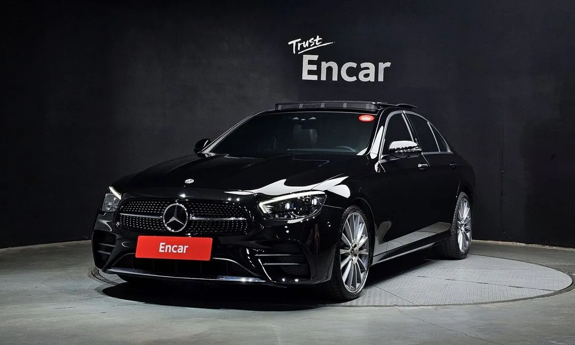 Mercedes-Benz E-Class — фото 1
