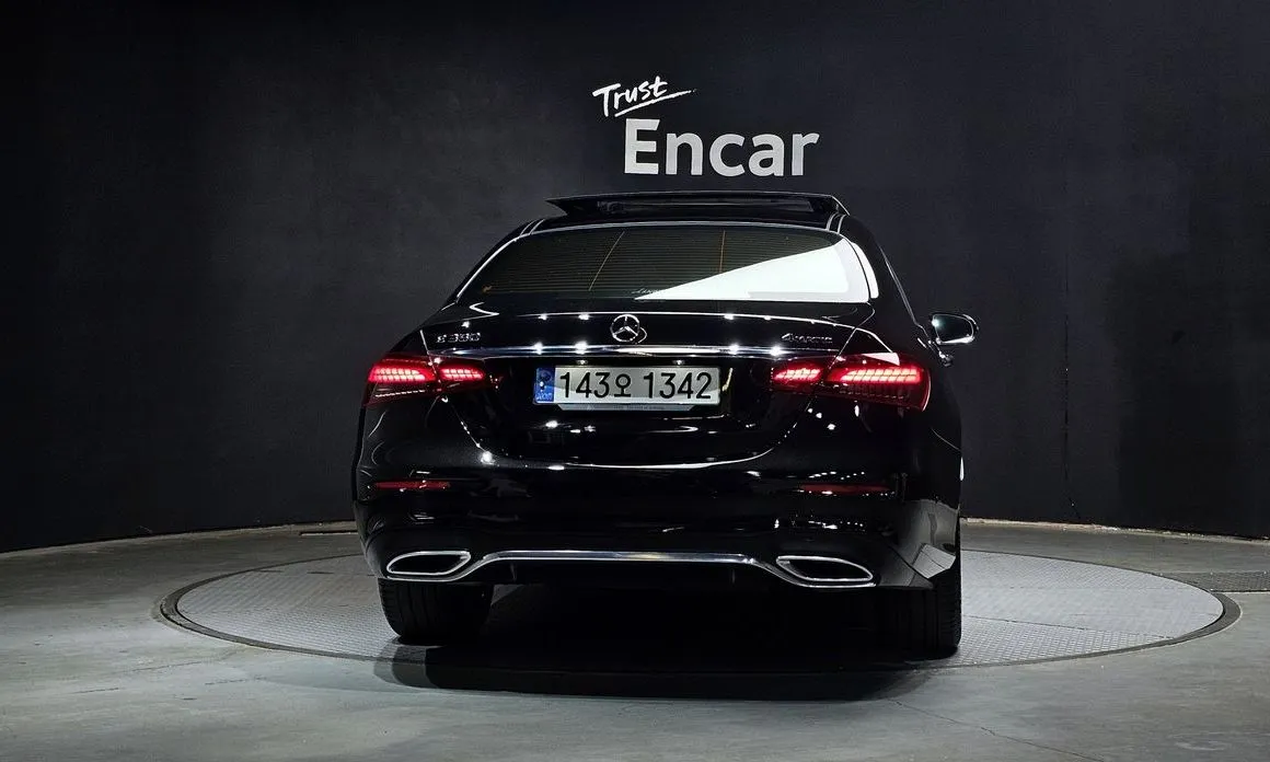 Mercedes-Benz E-Class — фото 6