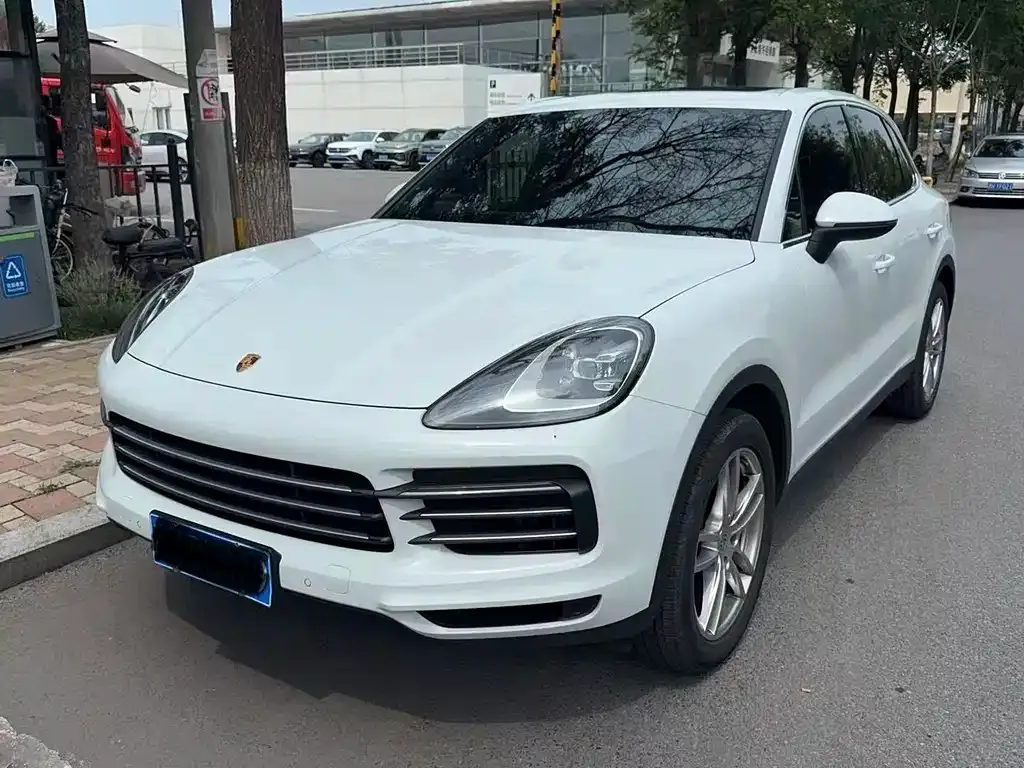 Porsche Cayenne — фото 1