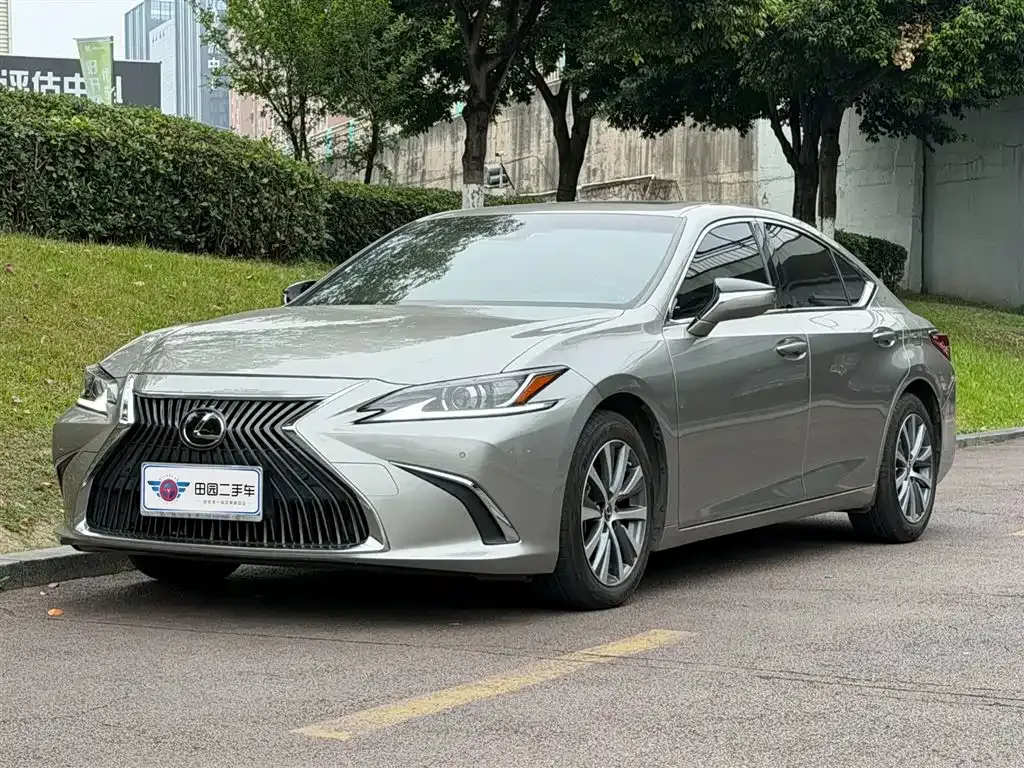 Lexus ES — фото 1
