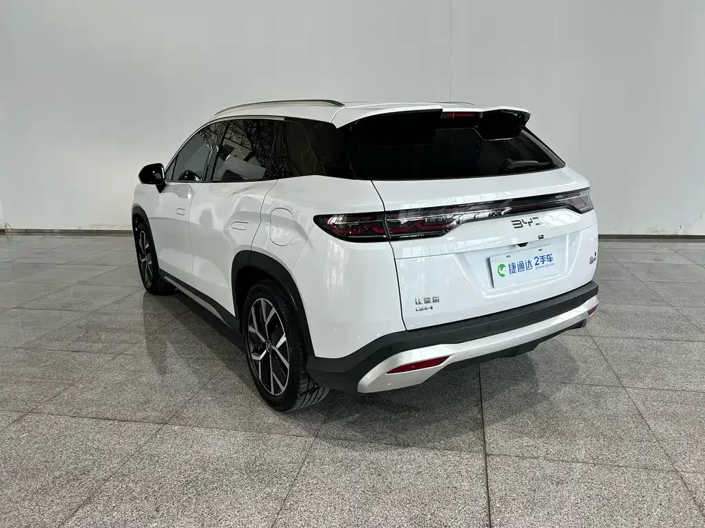 BYD L DM-i — фото 8