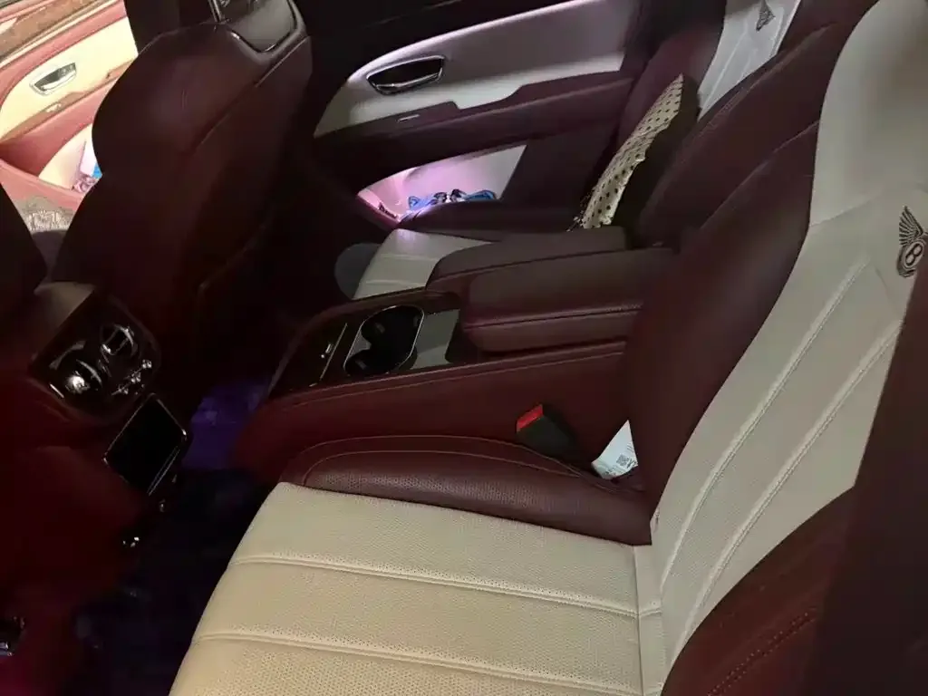 Bentley Bentayga 2021 из CN, фото 8