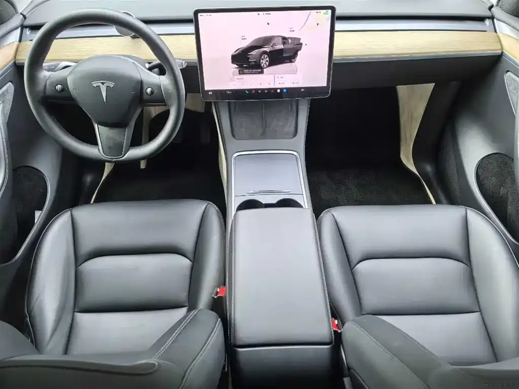 Tesla Model Y — фото 4