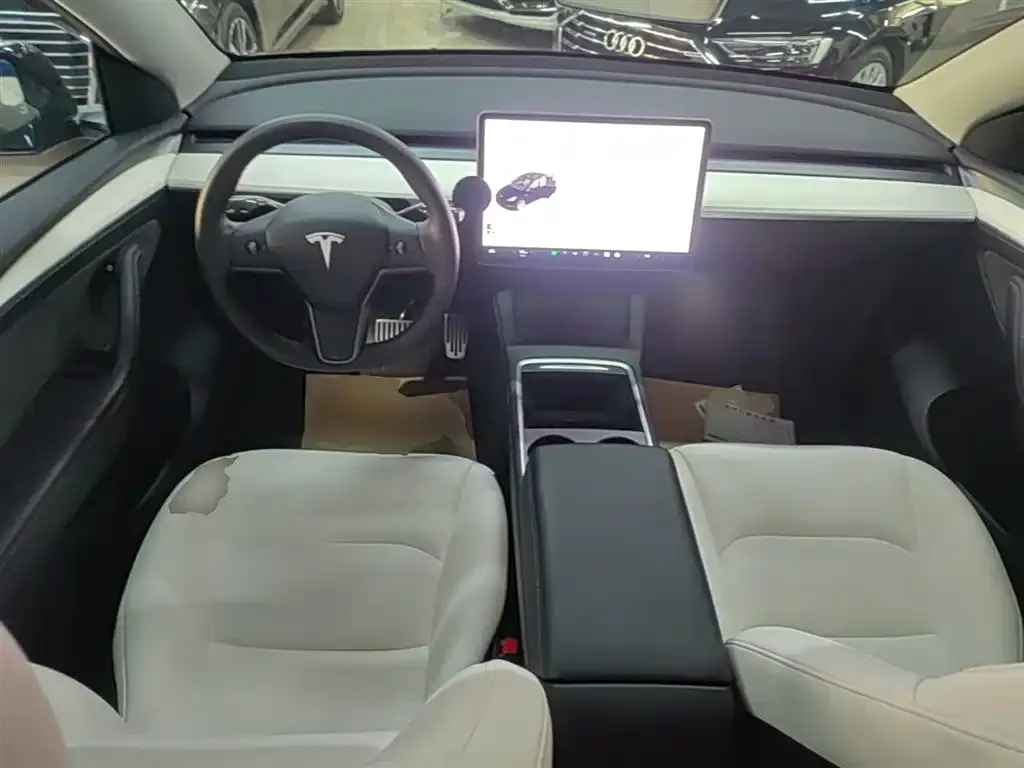 Tesla Model Y — фото 2