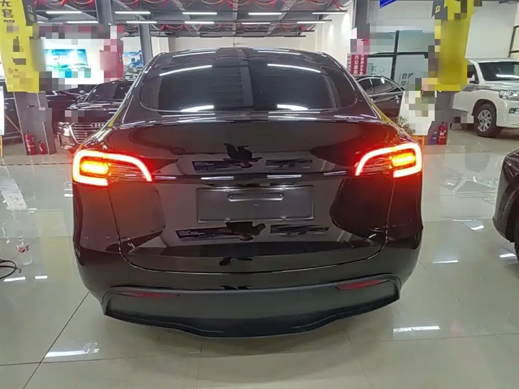 Tesla Model Y — фото 4