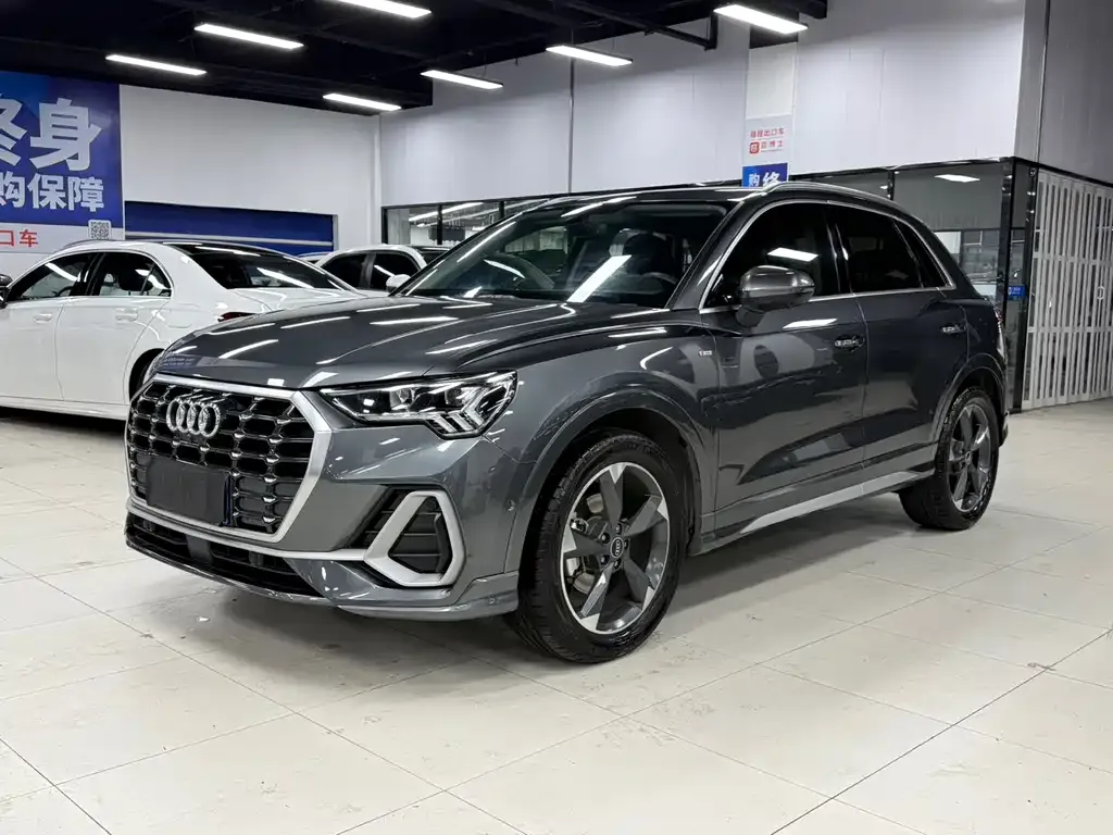 Audi Q3 — фото 1