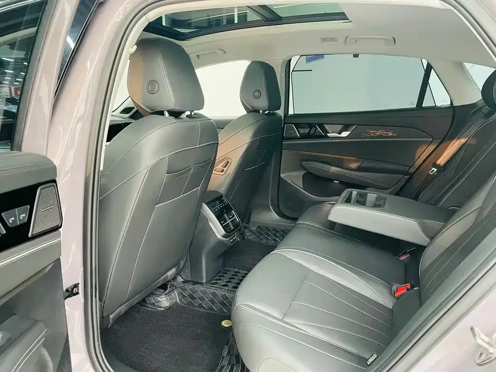 Volkswagen Passat — фото 6