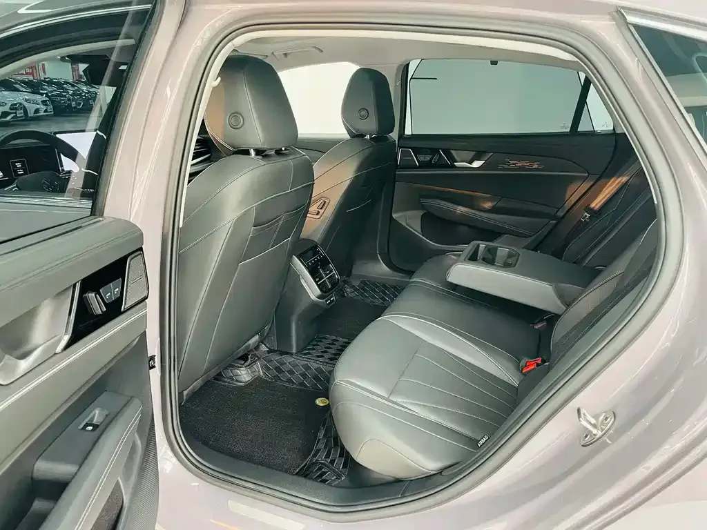 Volkswagen Passat — фото 8