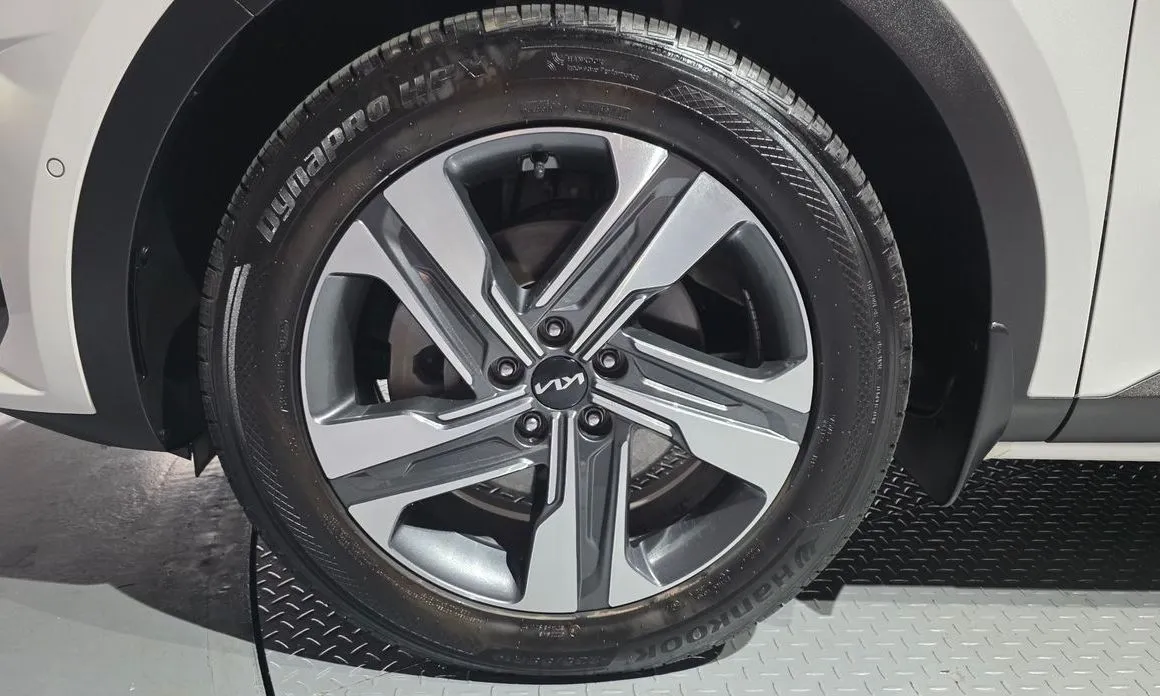 Kia Sorento — фото 7