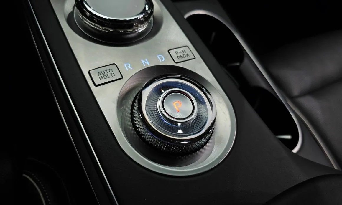 Genesis GV70 — фото 2