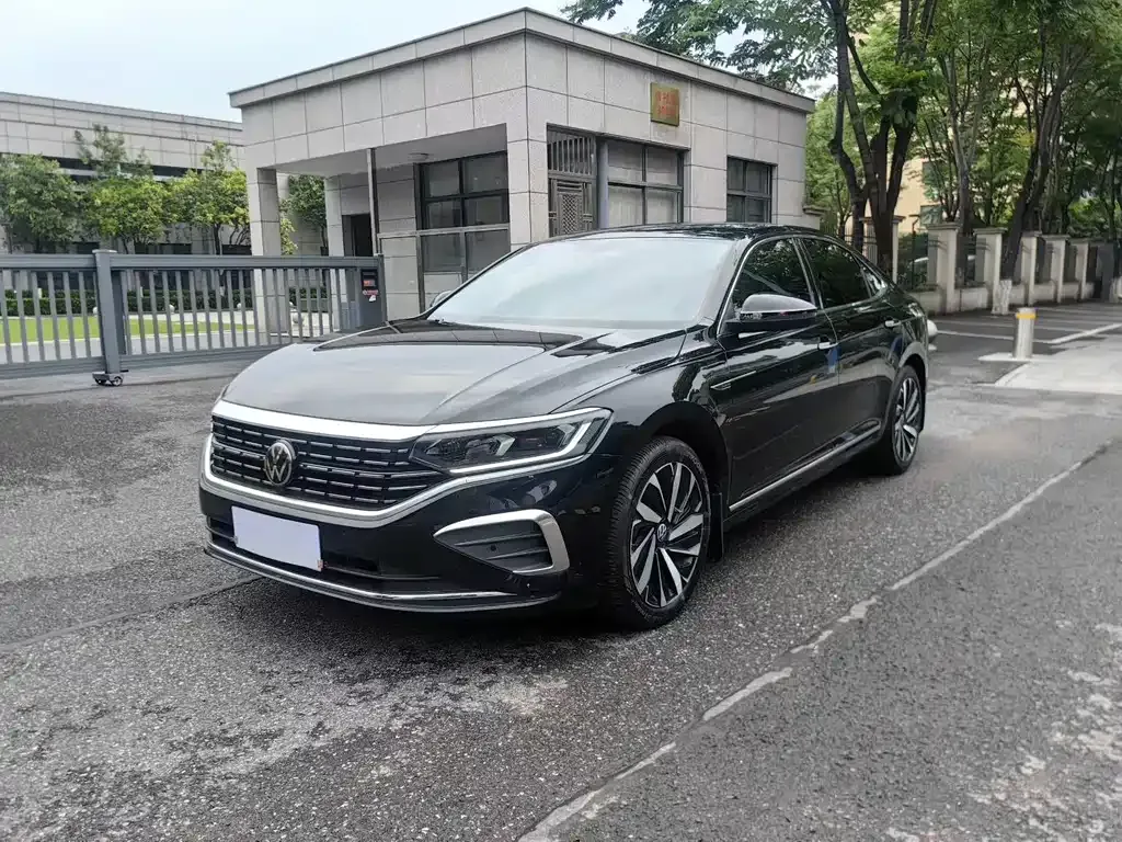 Volkswagen Passat — фото 1