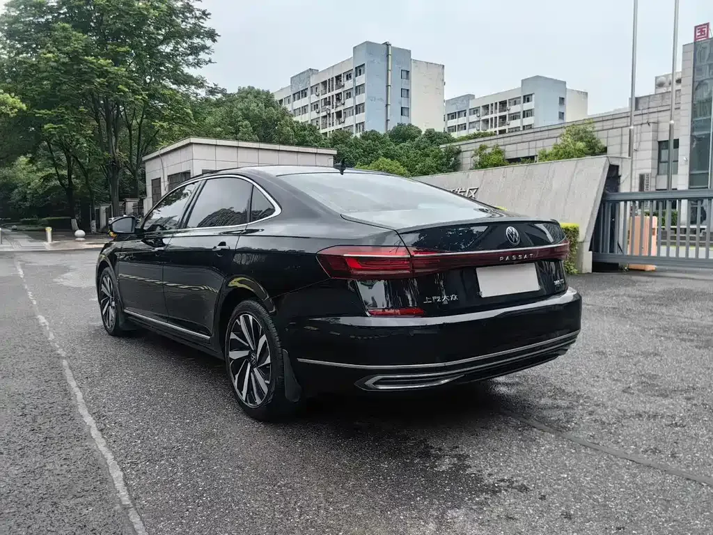 Volkswagen Passat — фото 7