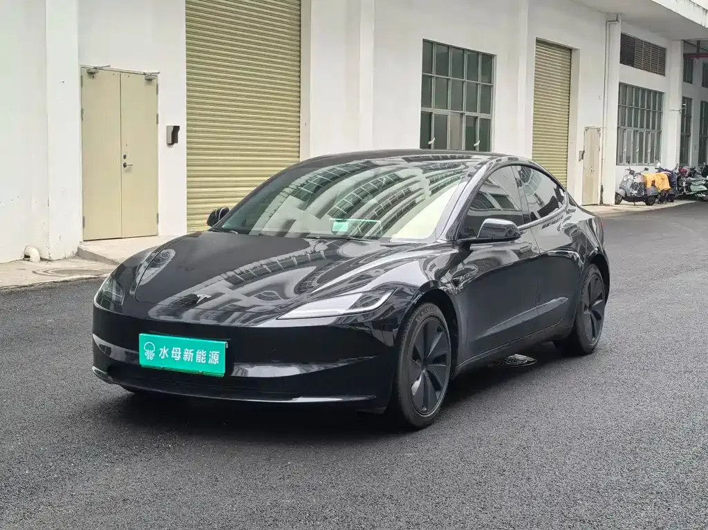 Tesla Model 3 — фото 1