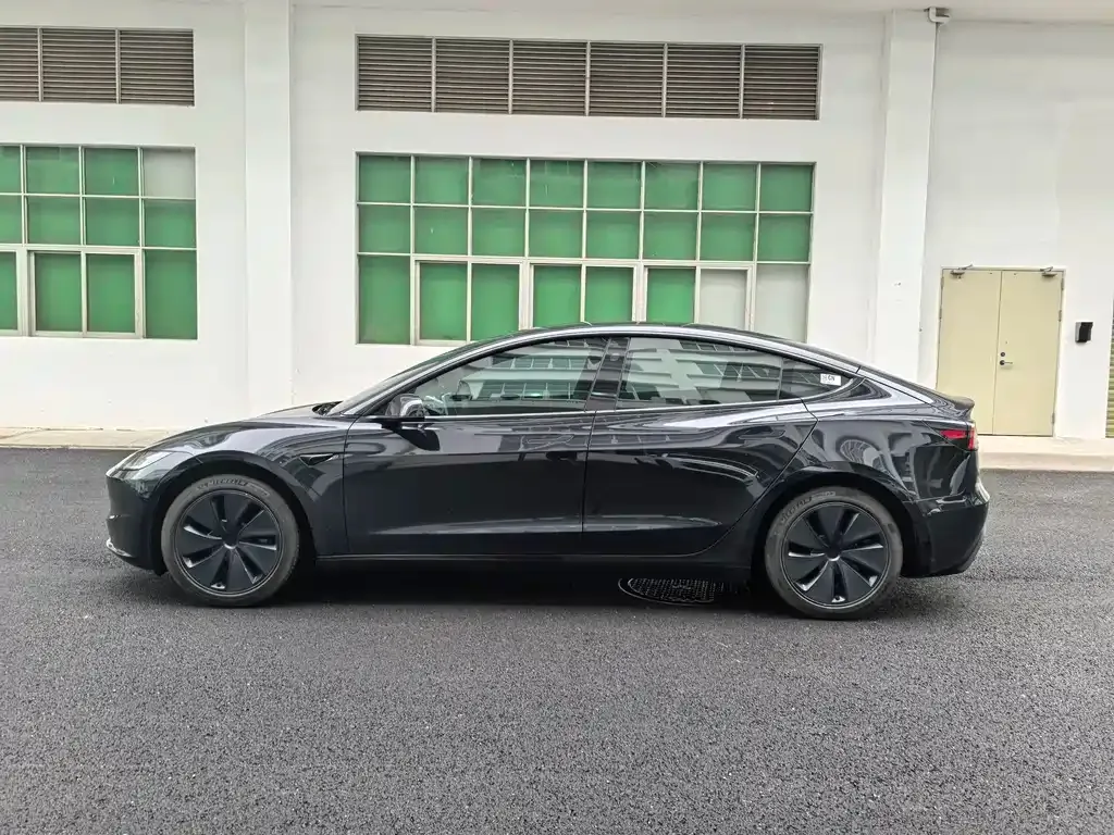 Tesla Model 3 — фото 9