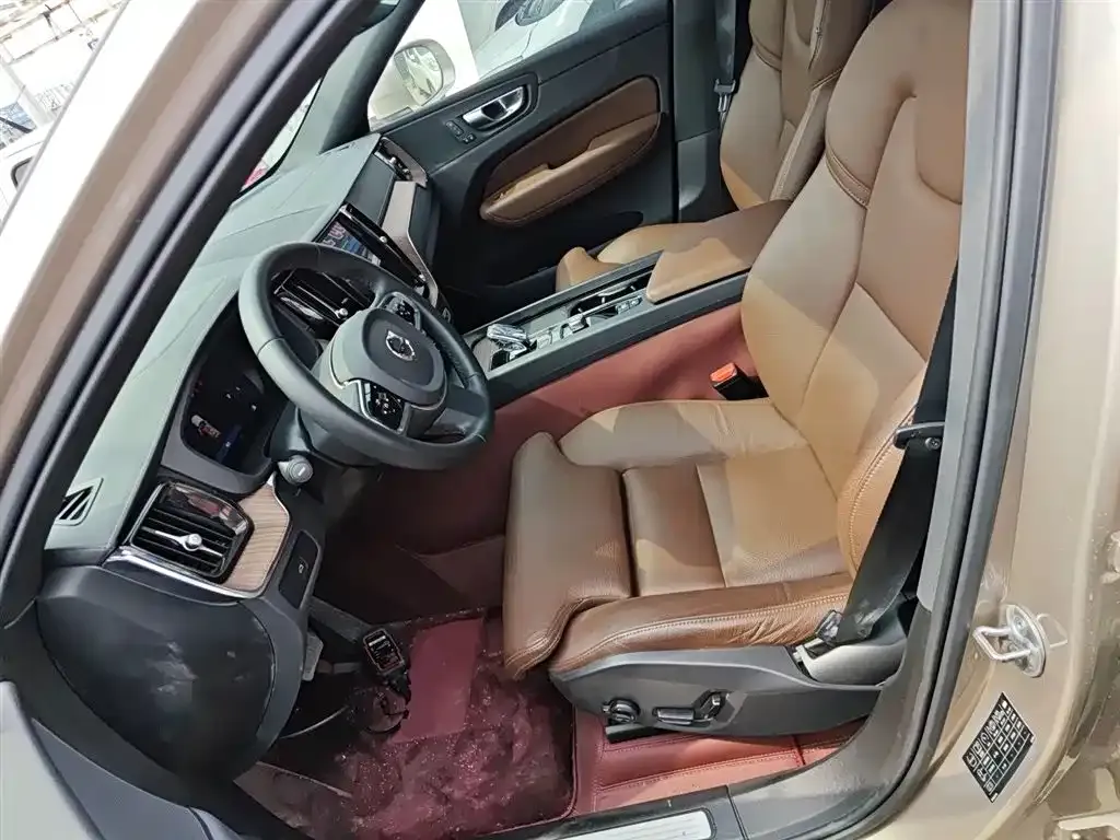 Volvo XC60 — фото 10