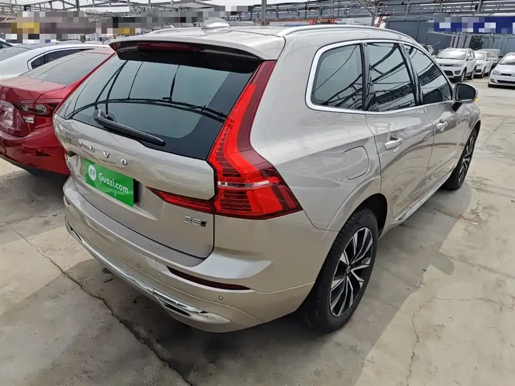 Volvo XC60 — фото 8